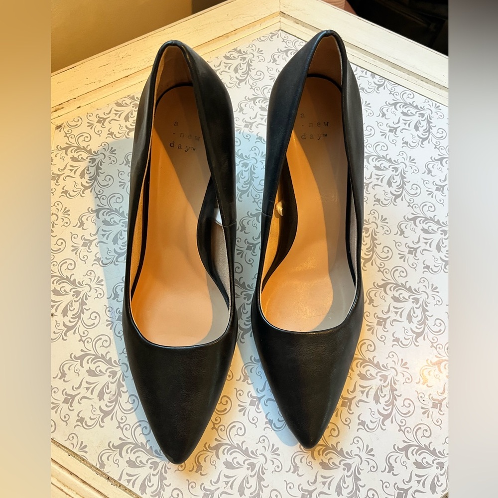 a new day Black Pointed Toe Pumps